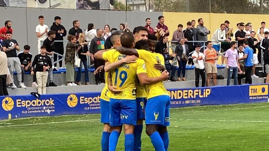 El Orihuela gana al Estepona y tiene el &quot;play-off&quot; en su mano