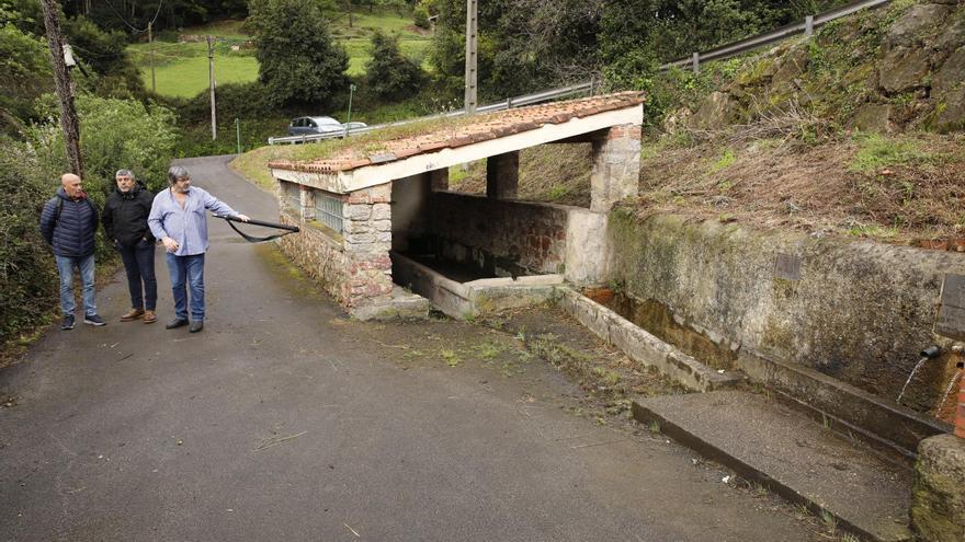 Jove urge renovar el lavadero y la fuente de La Piquera para no dejar caer &quot;un patrimonio&quot;