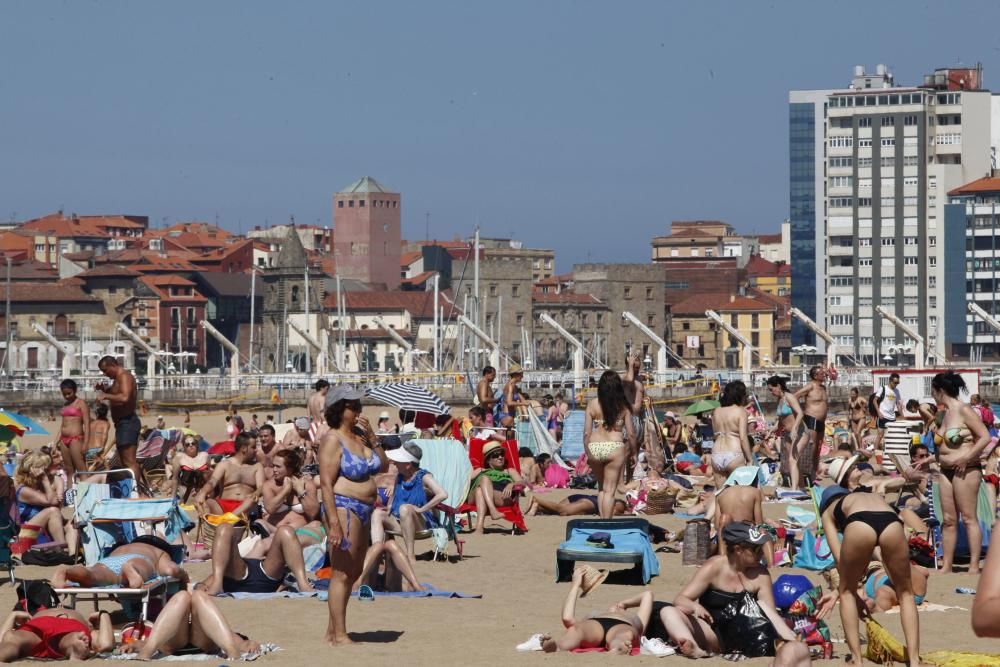 Playa de Poniente en Gijón