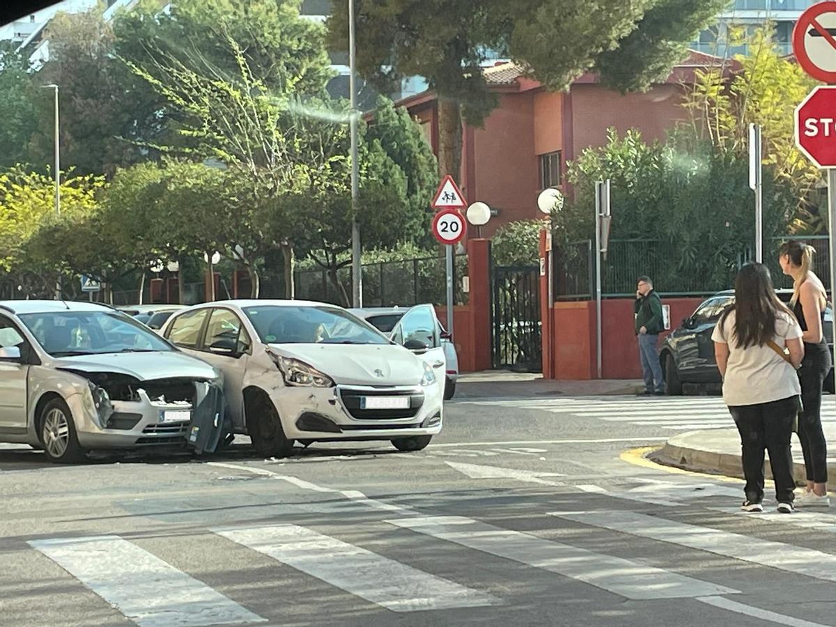 Imagen de los vehículos implicados en la colisión de este martes en Castelló