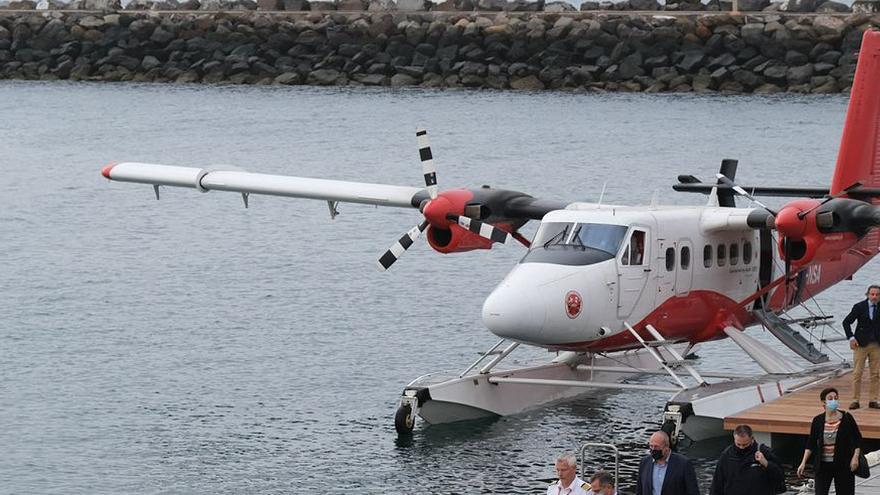 Primer vuelo de prueba del hidroavión entre Tenerife y Gran Canaria.