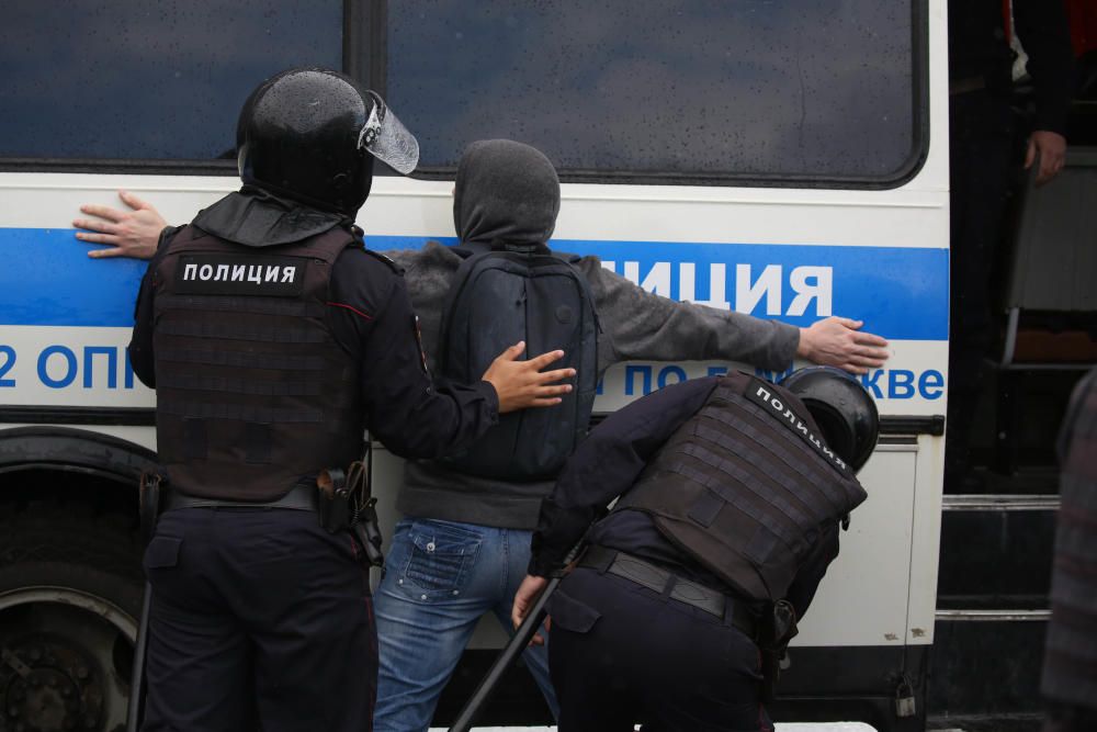 Cientos de detenidos en una protesta en Moscú.