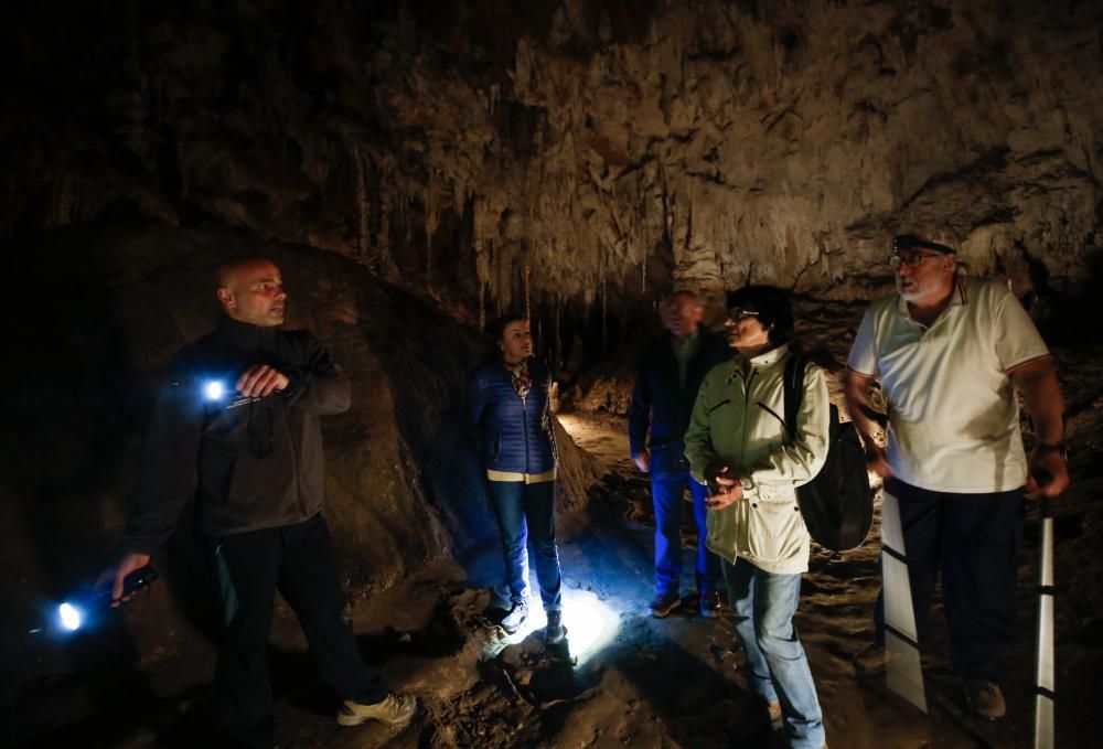 CUEVA DE TITO BUSTILLO