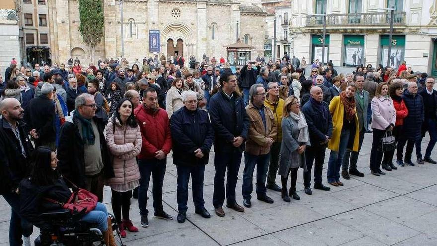 Concentración contra la violencia de género celebrada ayer frente a la Subdelegación del Gobierno.