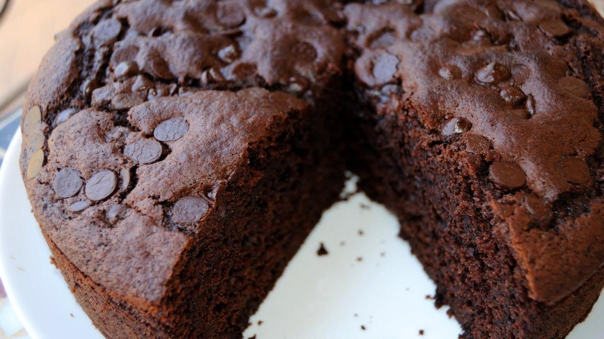 Convierte una manzana en un bizcocho de chocolate en solo tres minutos