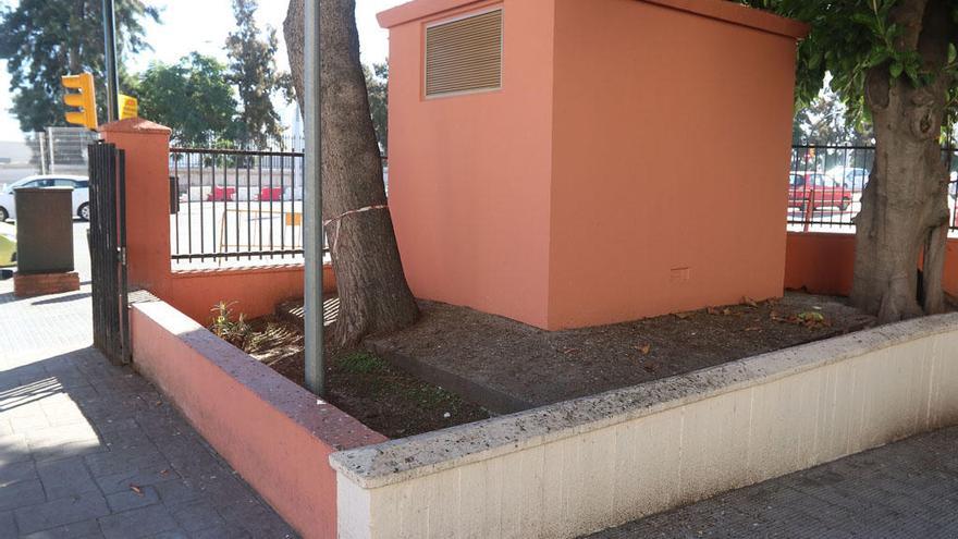 Imagen de la zona afectada a la entrada del centro de salud.