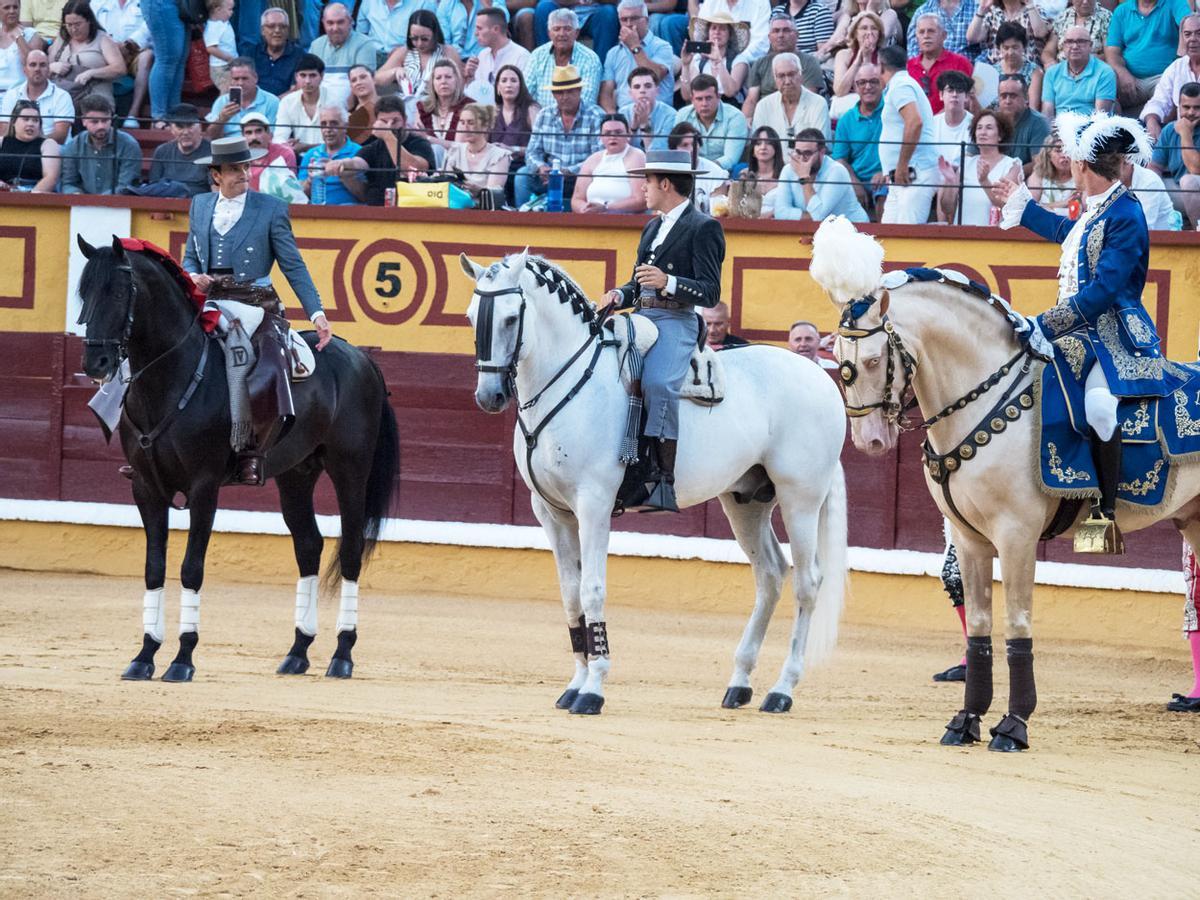 Los tres rejoneadores.