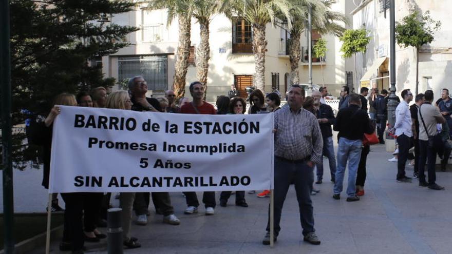 Protesta por la falta de saneamiento de hace unos años.