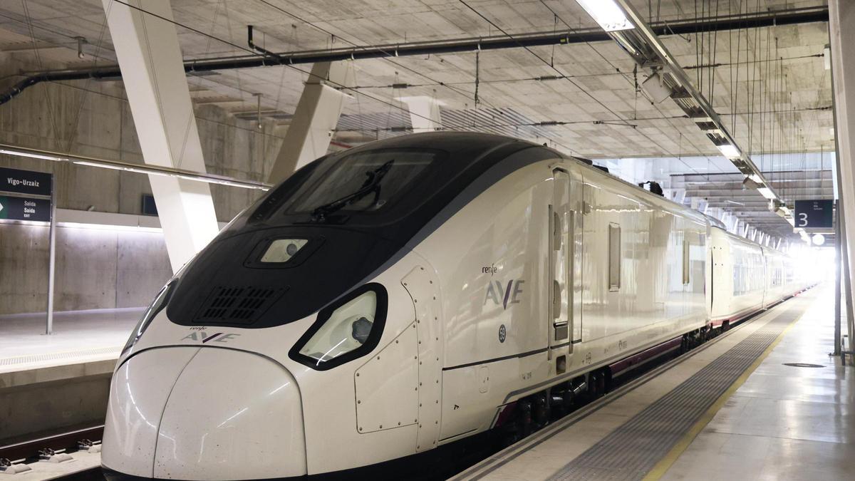 Tren Avril AVE en la estación de Vigo-Urzáiz