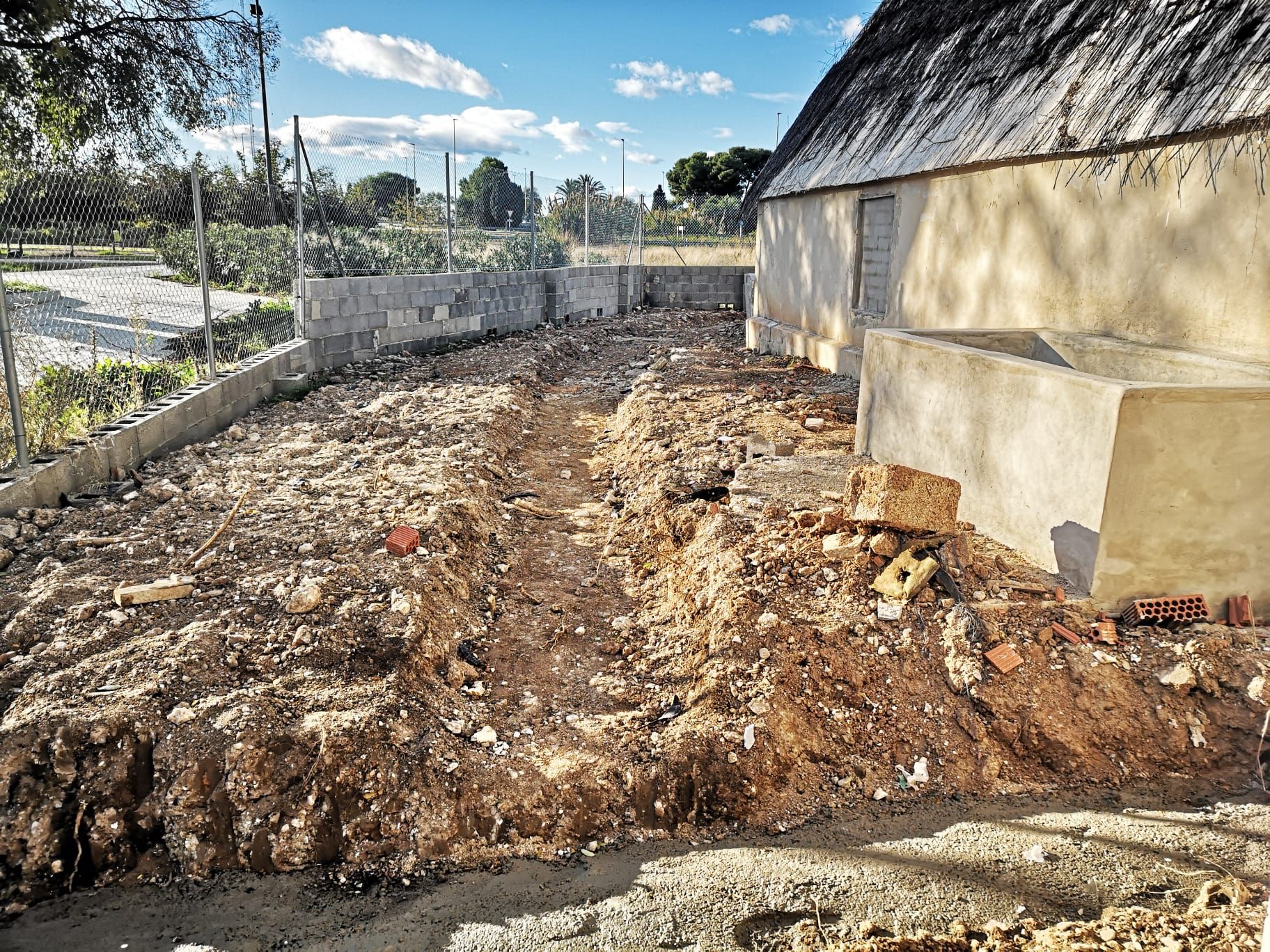 Así se reconstruye la Barraca del Tío Tonet en La Torre