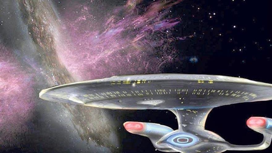 Composición artística del núcleo activo de una galaxia (créditos: ESA/ATG medialab) y de la nave espacial Enterprise-D, de la serie de televisión Star-Trek.