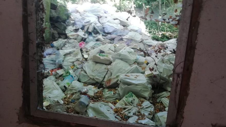 La basura de la «casa Diógenes» en la que falleció