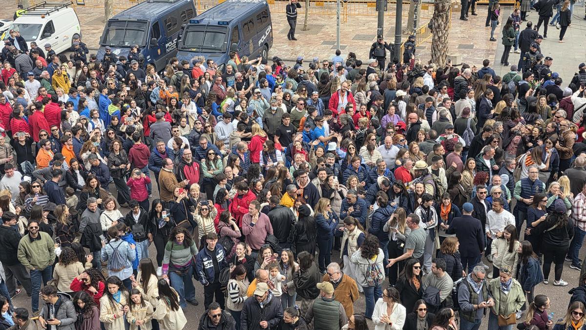 Las miradas se dirigían hacia aquí... Las miradas se dirigían hacia aquí...