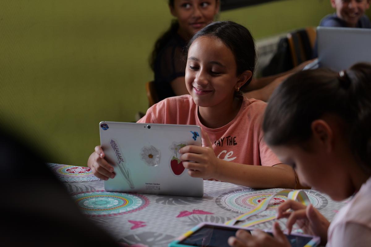 “Para los jóvenes no existe un espacio físico separado del digital”