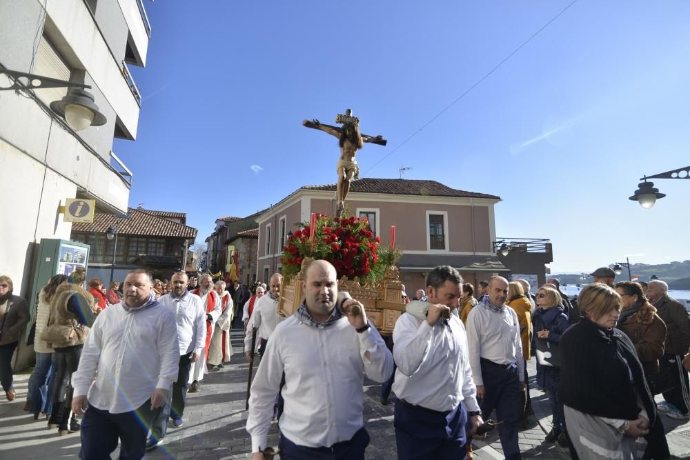 Procesión del cristo del socorro en Luanco