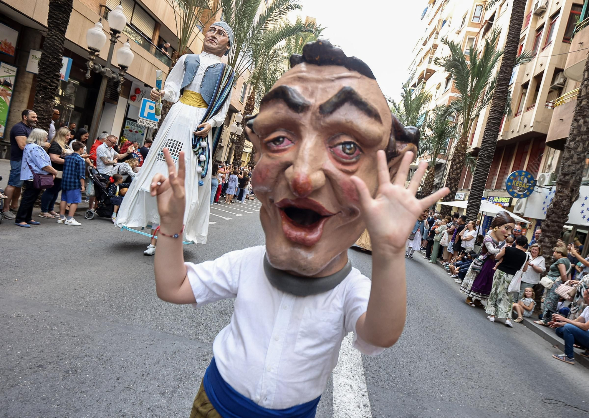 Resumen de los actos de inicio de las Hogueras 2024 ( Mascletà, Pasodoble, Homenaje Foguerers y Barraquers, desfile del Pregón y Pregón oficial )