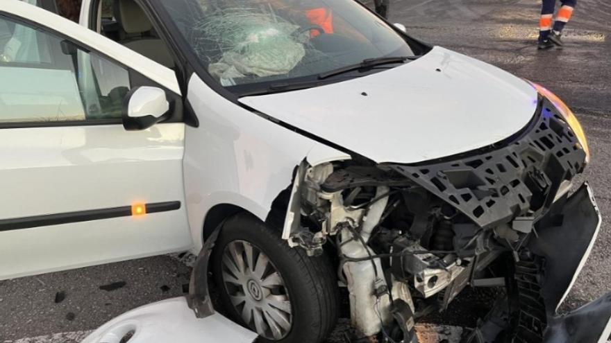 Un aparatoso accidente en Avilés deja una herida, menor de edad