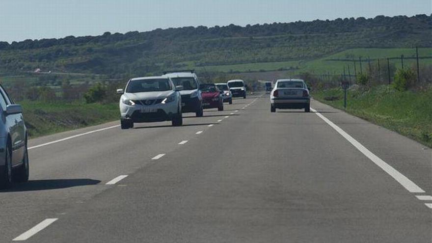 El Gobierno baraja reducir la velocidad en las vías secundarias