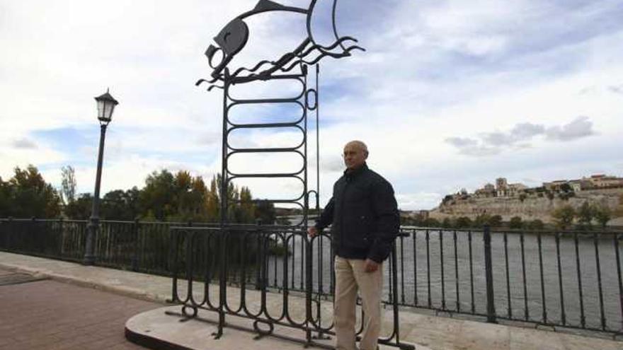 Gregorio Fagúndez cede a la ciudad su obra de forja del Puente de Piedra