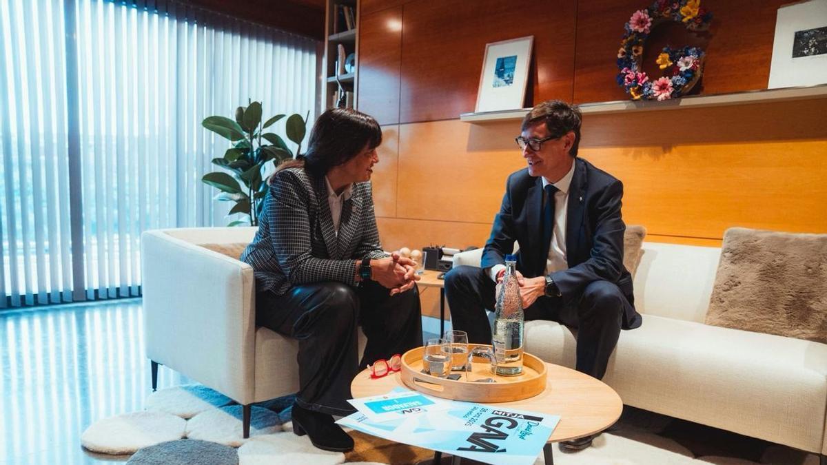 El presidente de la Generalitat, Salvador Illa, reunido este domingo con la alcaldesa de Gavà (Barcelona), Gemma Badia
