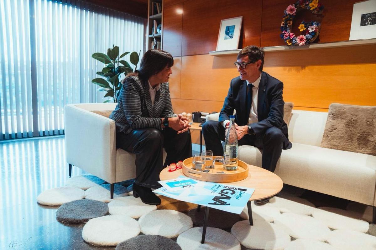 El presidente de la Generalitat, Salvador Illa, reunido este domingo con la alcaldesa de Gavà (Barcelona), Gemma Badia