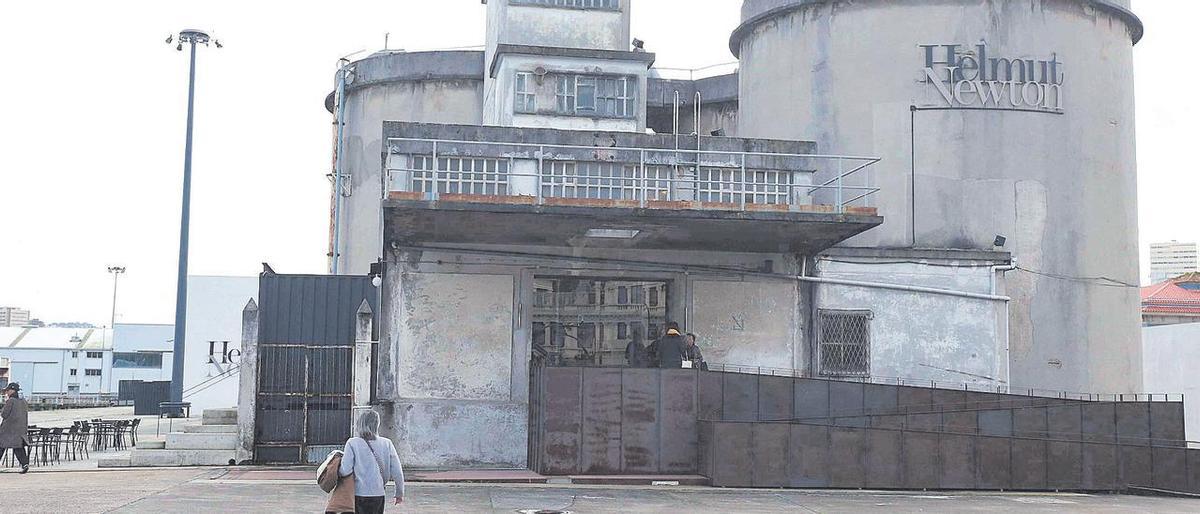 Silos de Batería aprovechados por la Fundación MOP para sus exposiciones en el muelle.