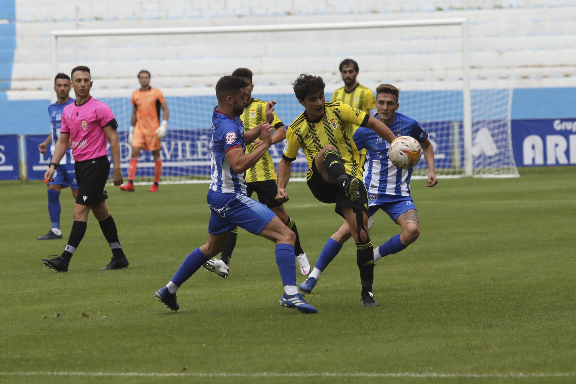 Las imágenes del partido del Oviedo contra el Avilés