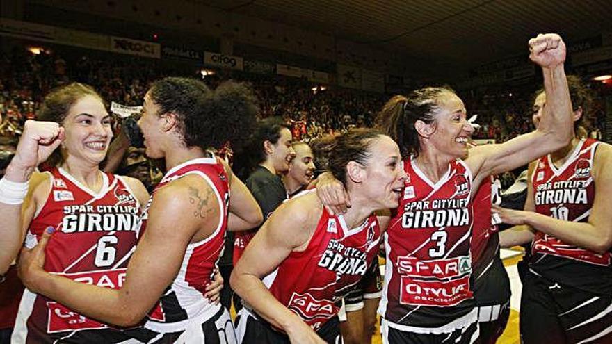 Les jugadores de l&#039;Uni, celebrant la victòria.