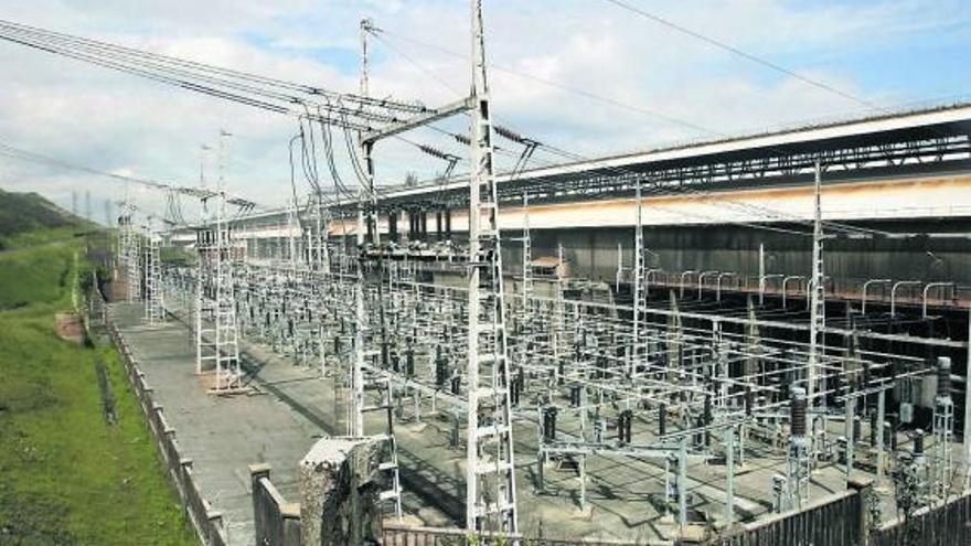 La subestación eléctrica de la planta de Alcoa en Avilés.