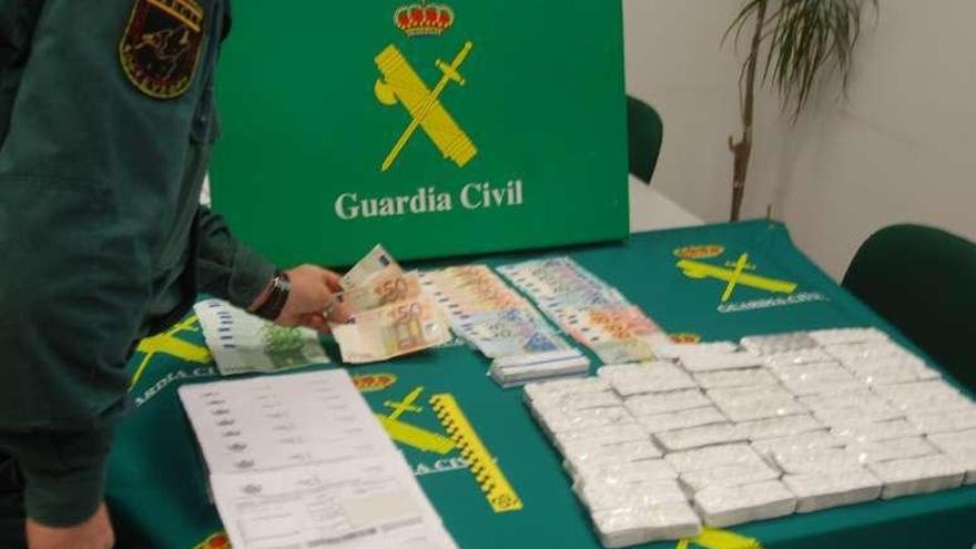 Material incautado por la Guardia Civil. // Comandancia de Pontevedra