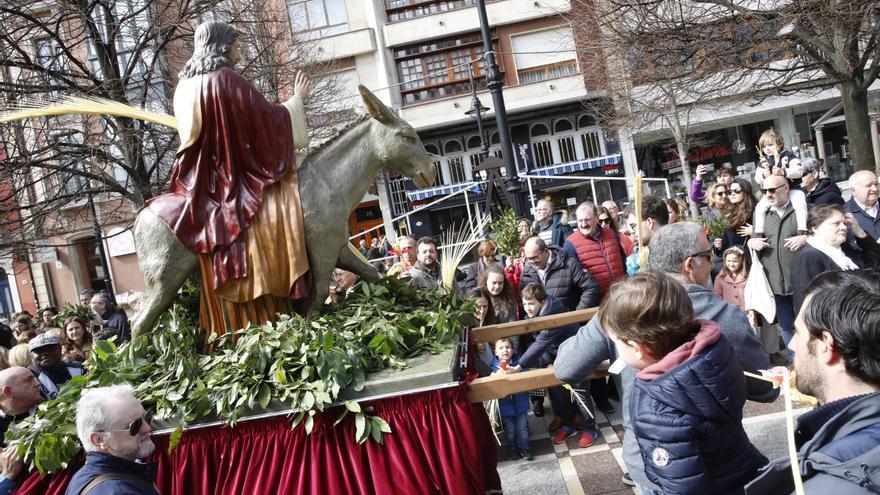 EN IMÁGENES: Gijón procesiona para celebrar el Domingo de Ramos