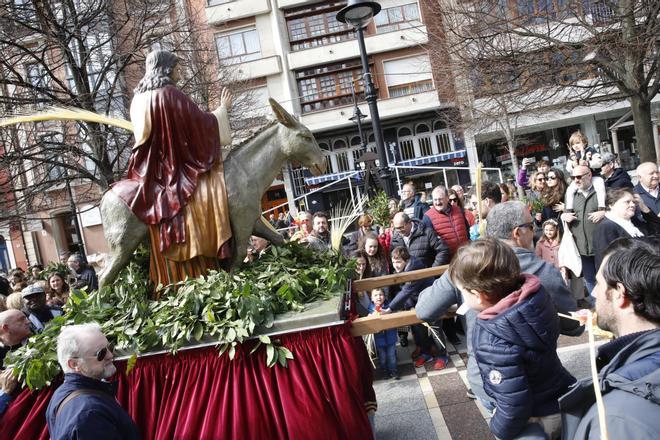 EN IMÁGENES: Gijón procesiona para celebrar el Domingo de Ramos