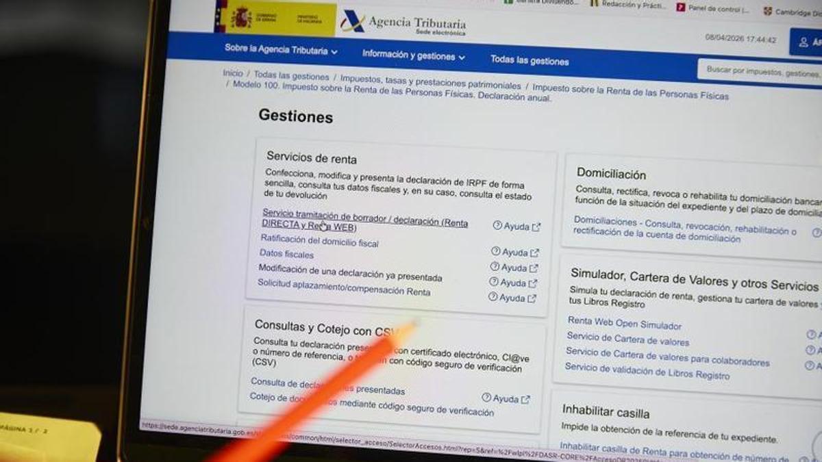 Fotografía de archivo de la declaración de la renta.
