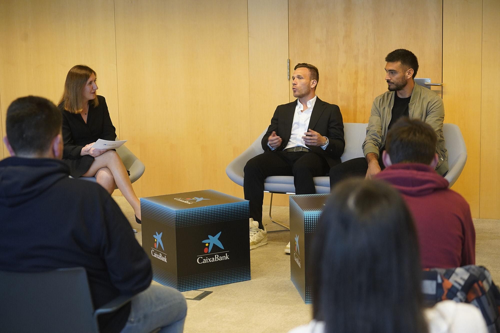Girona seu Caixabank carrer de la Creu trobada Arthur Melo i Gazzaniga amb aficionats Meet and Green