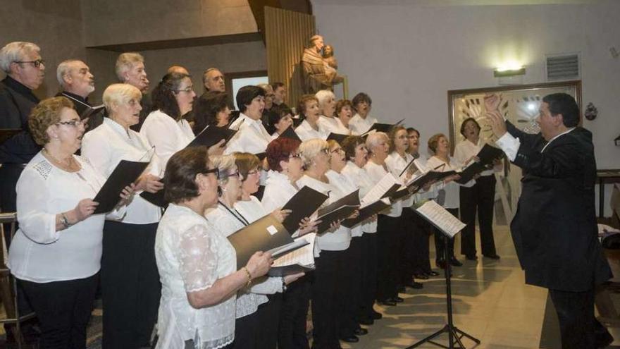 Follas Novas, con la Parroquia de San Antonio