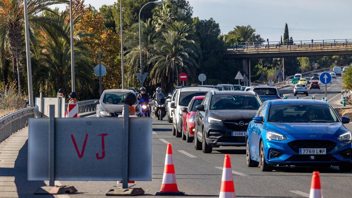 Las obras han obligado a cortar un carril de la N-332.
