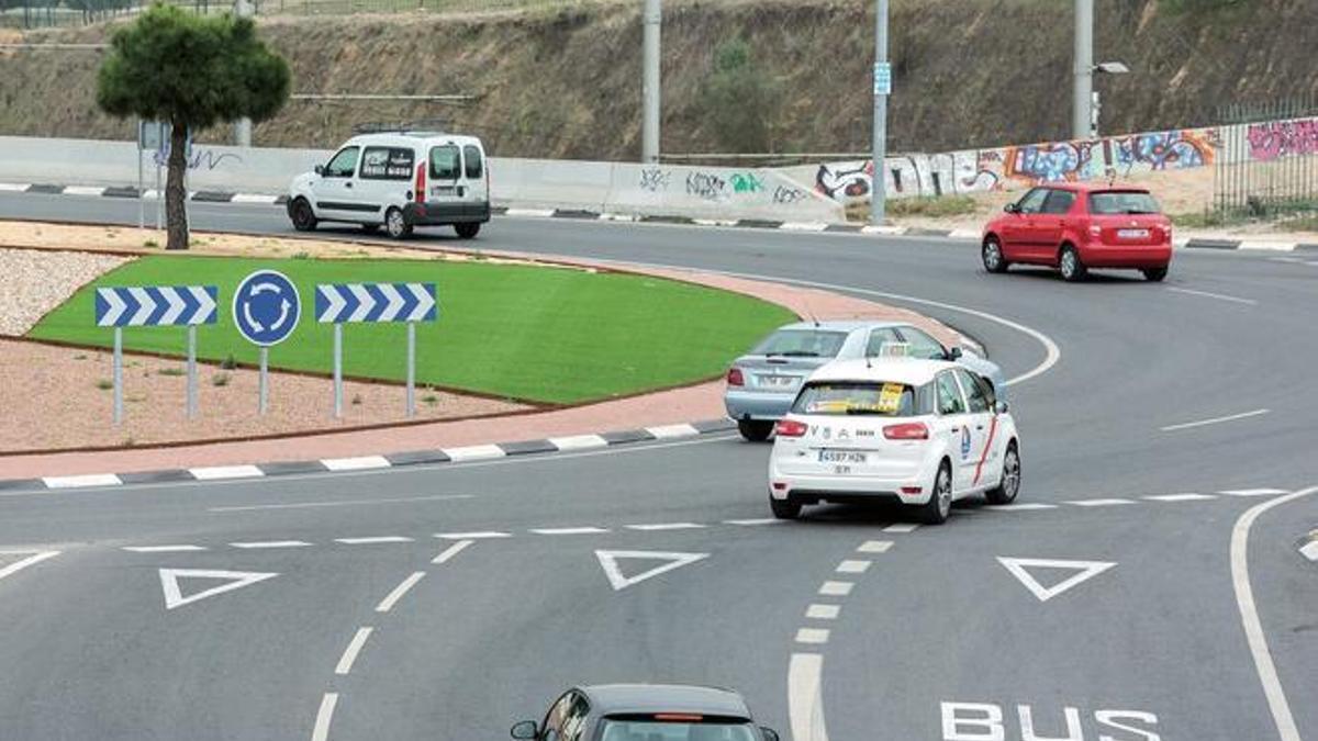 La Guardia Civil avisa a los conductores sobre esta práctica muy habitual en las rotondas: hasta 500 euros de multa.