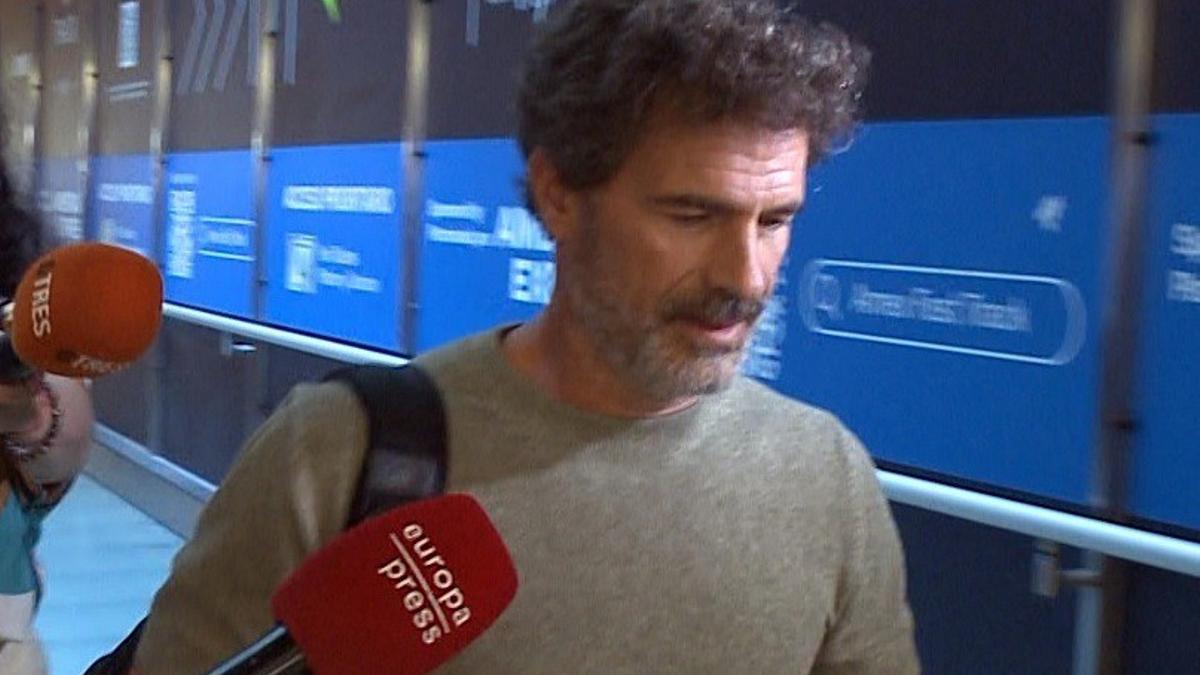 Rodolfo Sancho en el aeropuerto.