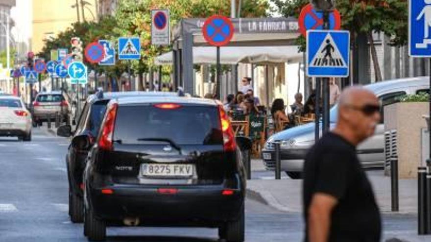 El problema del tráfico en la avenida José Martínez González de Elda ha sido expuesto por el grupo popular municipal en el último pleno ordinario del Ayuntamiento .