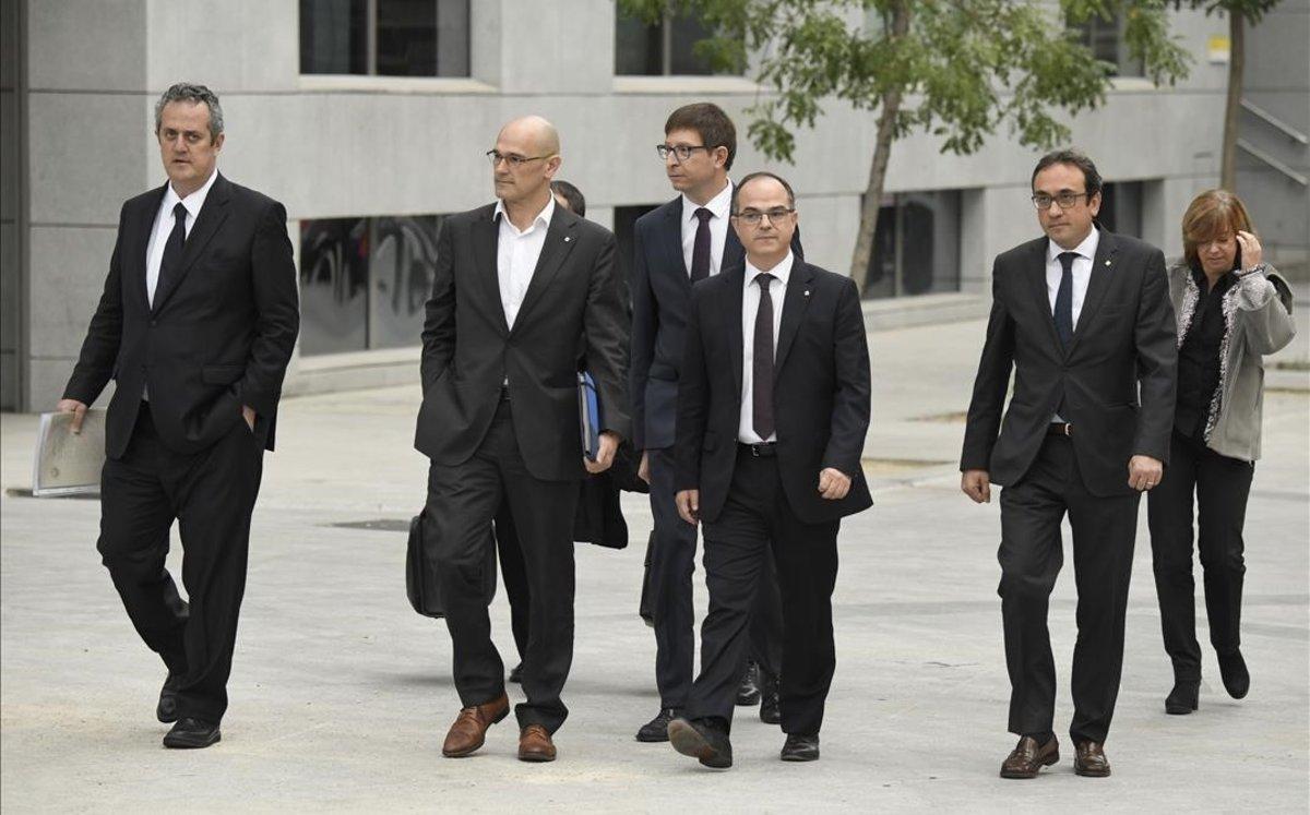 Joaquim Forn, Raúl Romeva, Carles Mundó, Jordi Turull, Josep Rull y Meritxell Borràs.