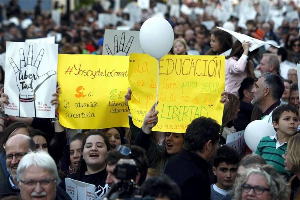 Manifestación de la educación concertada contra el cierre de aulas