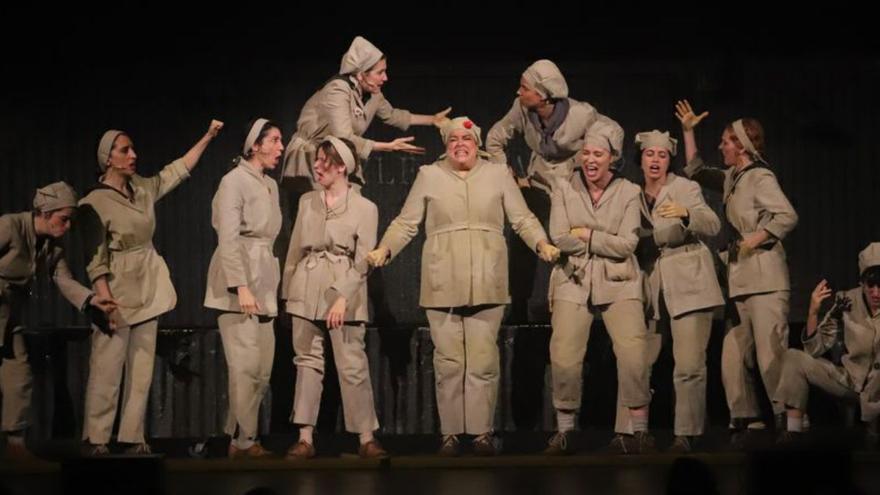 Historia del fútbol femenino, en el Gran Teatro.