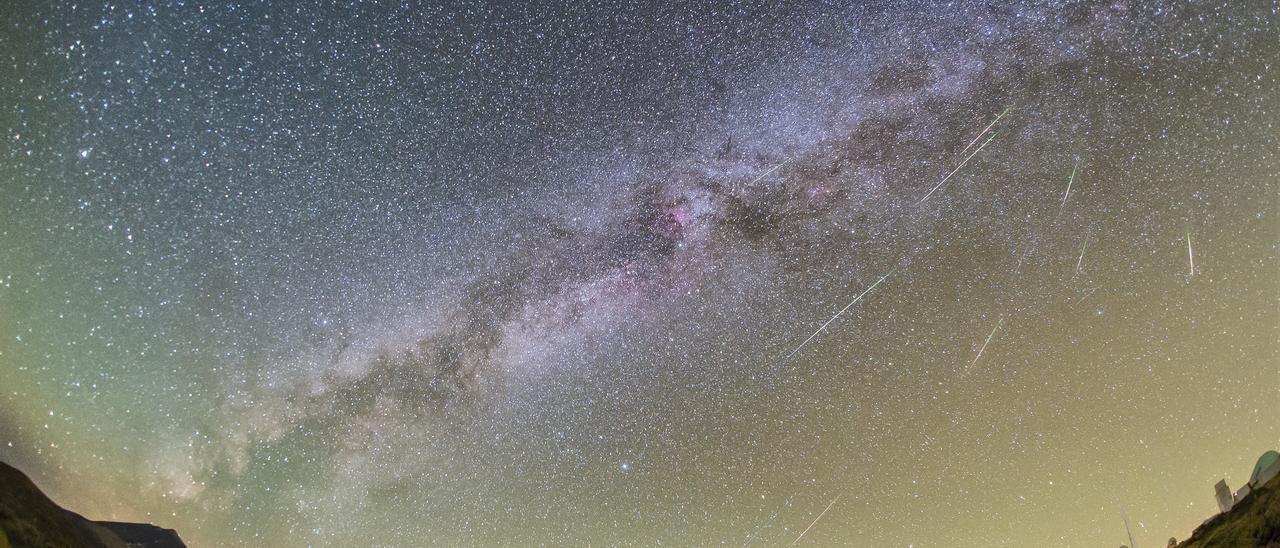 La lluvia de estrellas de las Perseidas vista desde el Observatorio del Teide.