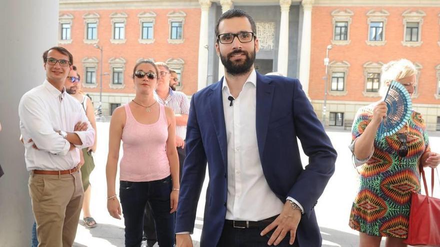 Francisco Lucas, en un momento del anuncio de su candidatura, en Murcia.