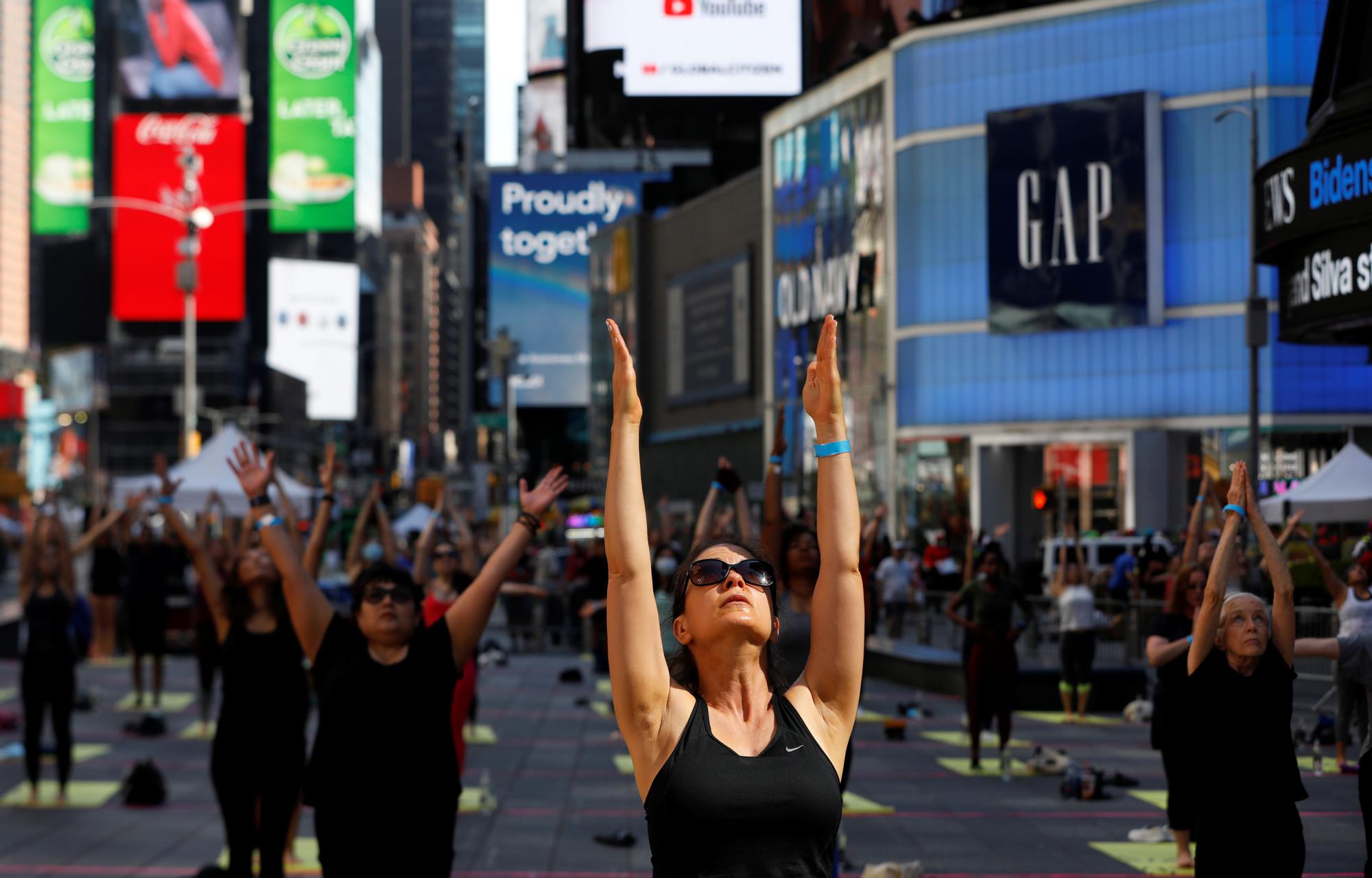 Celebración en la plaza de Times Square de Nueva York del solsticio de verano.