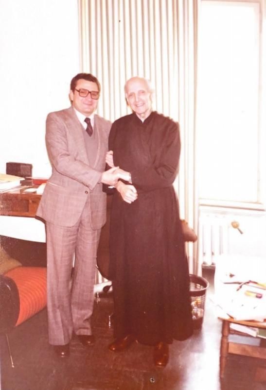 Alcover con el padre Pedro Arrupe,  general de la Compañía de Jesús.