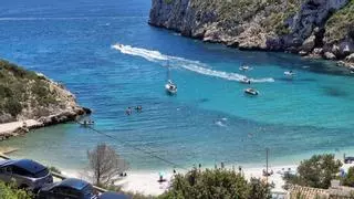 3 calas espectaculares de Alicante con escaleras: báñate en el mar con la comodidad de una piscina