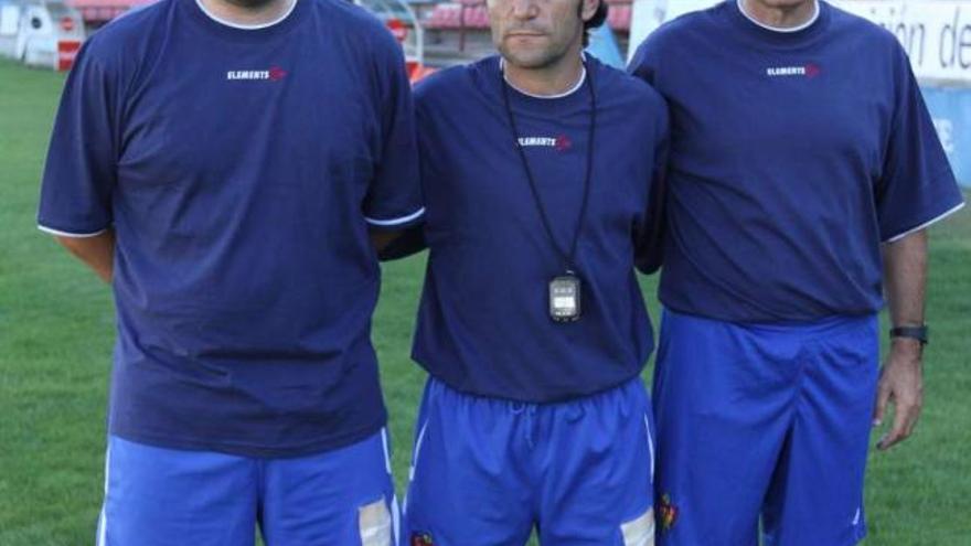 Roberto Valdés, Luisito y Toño Dacosta, en el estadio de O Couto.// Iñaki Osorio