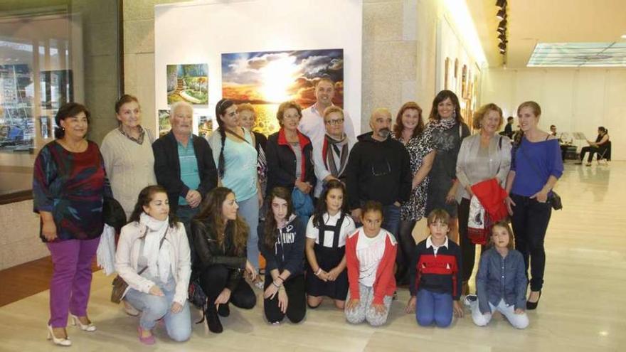 Alumnos del Centro de Arte que exponen sus obras en la Sala Nauta.  // Santos Álvarez