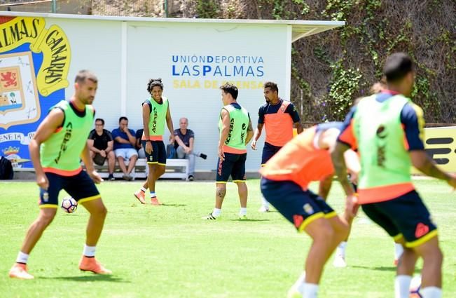 Entrenamiento de la UD Las Palmas en Barranco ...